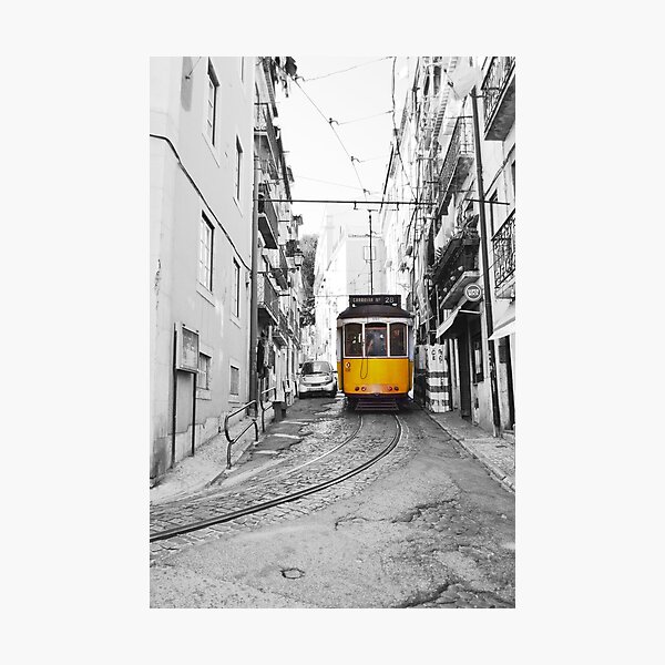 Aperçu de l'œuvre Le tram jaune de Lisbonne créée et vendue par CarolinaReina.