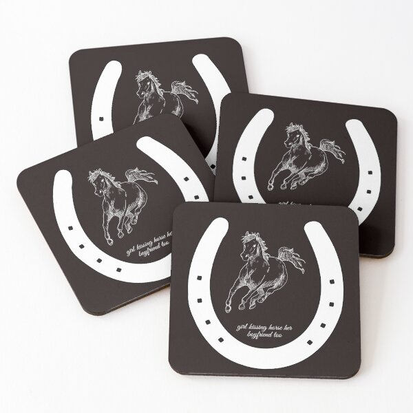 Artikelvorschau, Mädchen küsst Pferd und Freund, Liebe, süß entworfen und verkauft von SENMARO100.