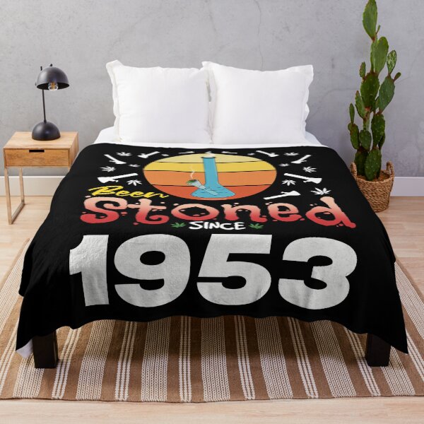 Artikelvorschau, Been stoned seit 1953 (Orange Retro Vintage Sonnenuntergang mit Bong) entworfen und verkauft von YomeHayin.