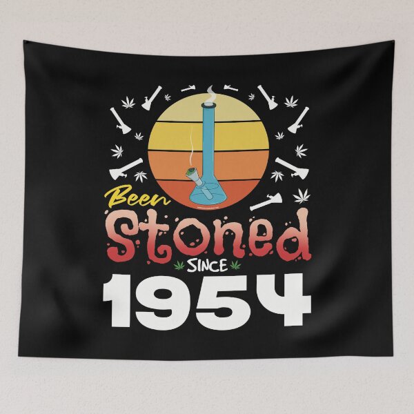 Artikelvorschau, Been stoned seit 1954 (Orange Retro Vintage Sonnenuntergang mit Bong) entworfen und verkauft von YomeHayin.