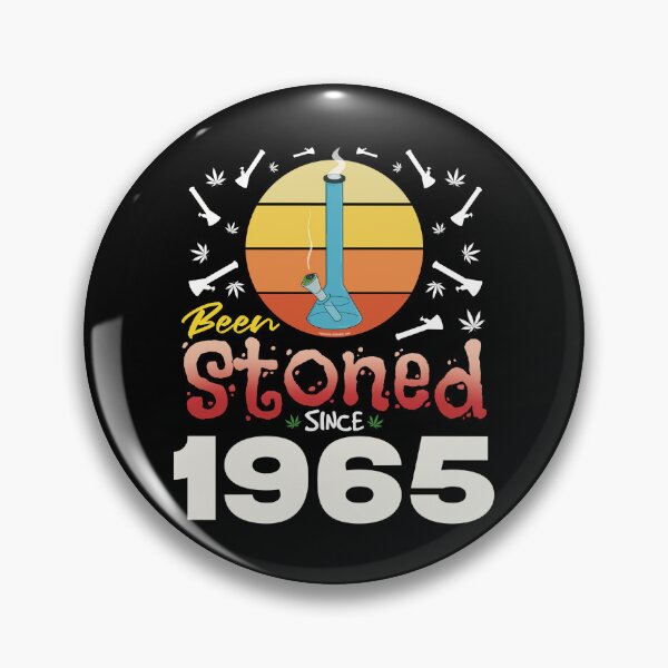 Artikelvorschau, Seit 1965 bekifft (Orangefarbener Retro-Vintage-Sonnenuntergang mit Bong) entworfen und verkauft von YomeHayin.
