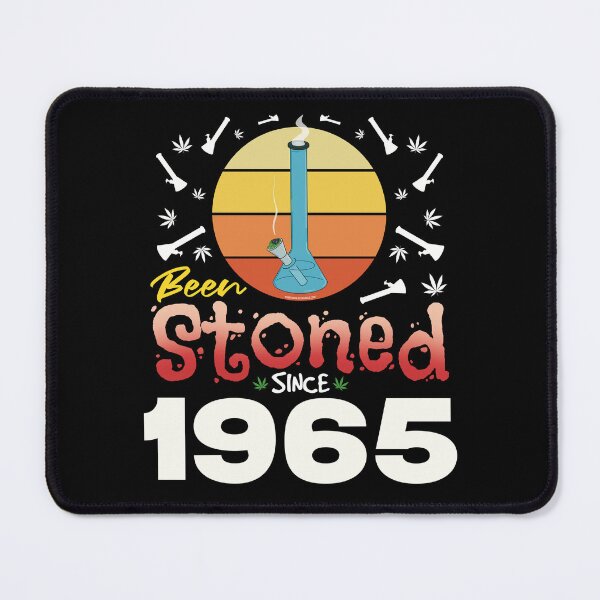 Artikelvorschau, Seit 1965 bekifft (Orangefarbener Retro-Vintage-Sonnenuntergang mit Bong) entworfen und verkauft von YomeHayin.