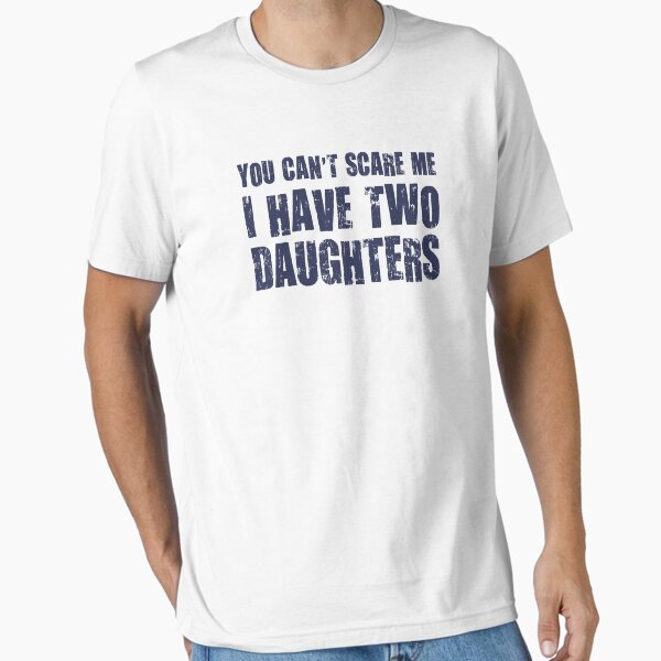 Aperçu de l'œuvre Tu ne peux pas me faire peur, j'ai deux filles créée et vendue par TheShirtYurt.