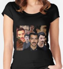 Joe Jonas mit einem Schnurrbart Tailliertes Rundhals-Shirt