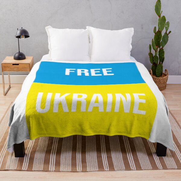 Aperçu de l'œuvre Free Ukraine créée et vendue par Typography & Streetwear.