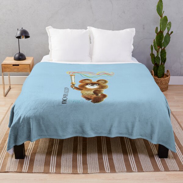 Aperçu de l'œuvre Misha l'ours T-shirt classique créée et vendue par Williamoster.