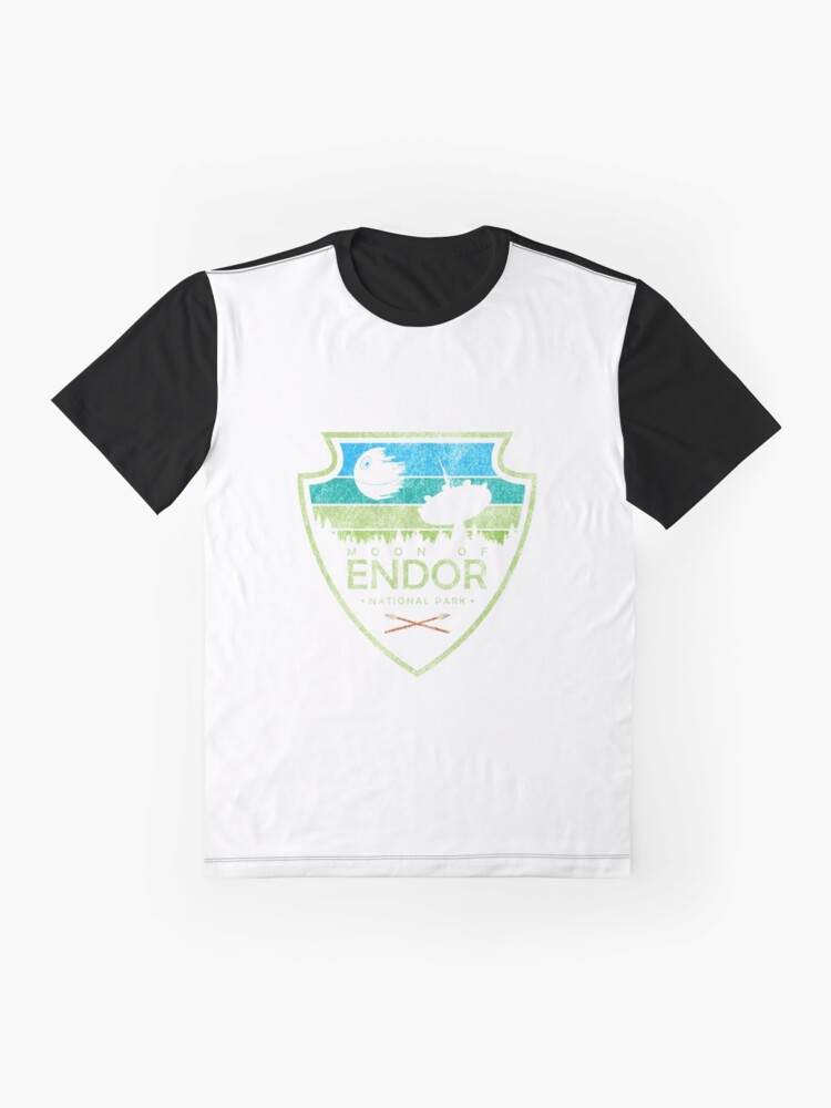 Imagen 4 de 5, Camiseta gráfica con la obra Parque Nacional Luna de Endor Cultura pop Serie Geekdom DopeyArt Camiseta clásica, diseñada y vendida por MattiasHaneder.