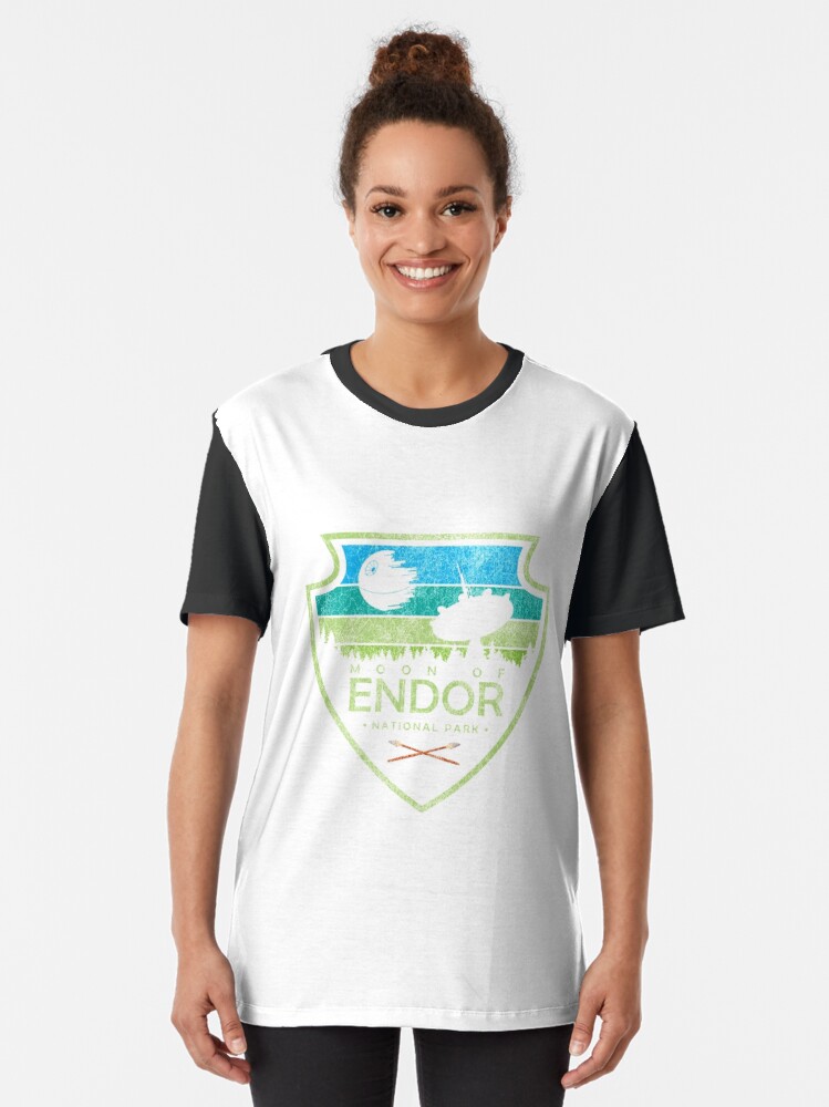 Imagen 2 de 5, Camiseta gráfica con la obra Parque Nacional Luna de Endor Cultura pop Serie Geekdom DopeyArt Camiseta clásica, diseñada y vendida por MattiasHaneder.