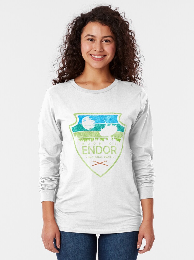 Imagen 2 de 5, Camiseta de manga larga con la obra Parque Nacional Luna de Endor Cultura pop Serie Geekdom DopeyArt Camiseta clásica, diseñada y vendida por MattiasHaneder.