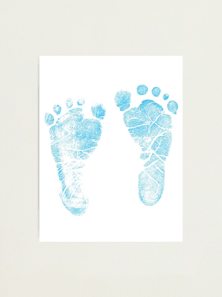 Lámina fotográfica for Sale con la obra «Huellas de bebé azul. Pies  adorables del bebé perfectos para el nuevo bebé» de digitaleclectic