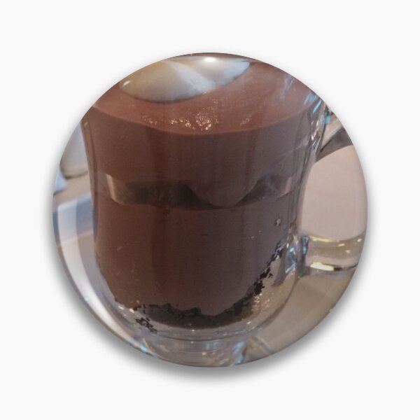 Artikelvorschau, Schokoladenmousse mit Schlagsahne entworfen und verkauft von MADowdPhotos.