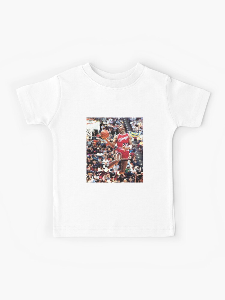 Mediante Consultar Año nuevo Camiseta para niños «Michael Jordan Famoso Cadena Multitud Dunk Pósters» de  kakashiwood | Redbubble