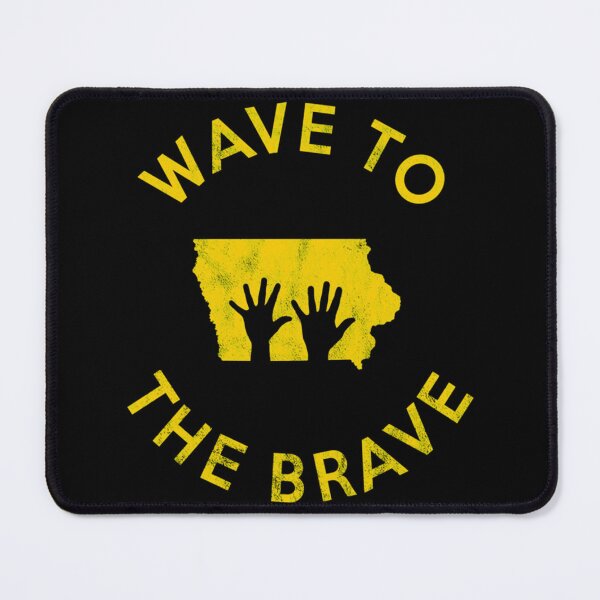 Aperçu de l'œuvre Iowa Wave To The Brave Football Childrens Hospital Fan T-shirt classique créée et vendue par batesyadi3.