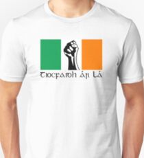 Irish Republican design in Gaeilge Unisex T-Shirt