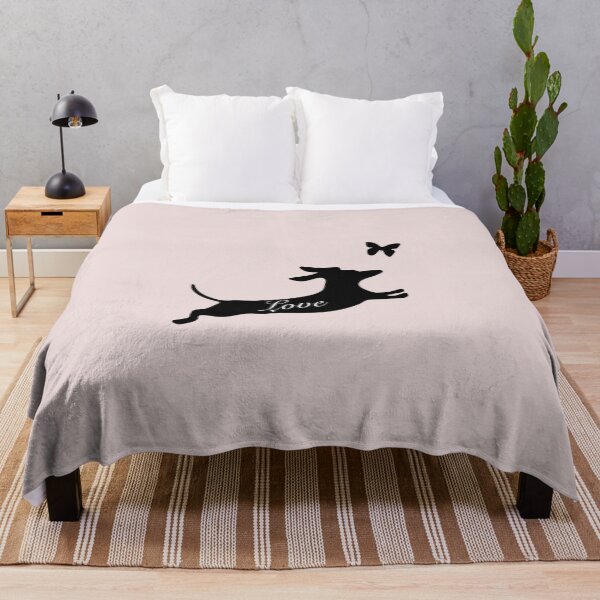 Artikelvorschau, Dackel jagt einen Schmetterling entworfen und verkauft von Daschunddesigns.