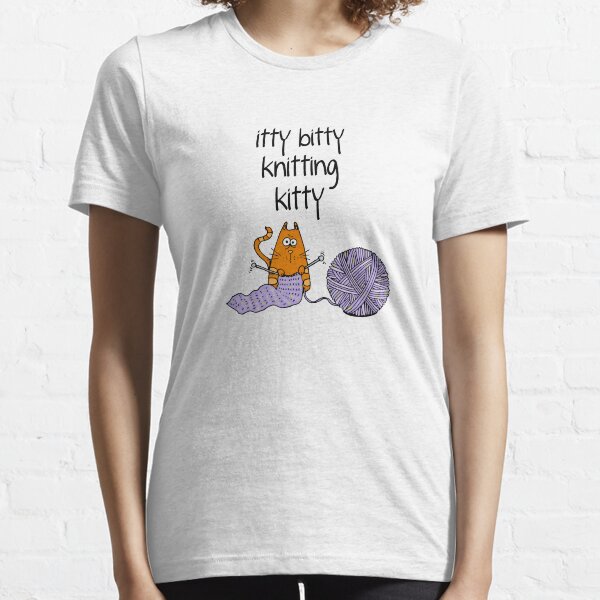 Itty bitty knitting kitty Essential T-Shirt