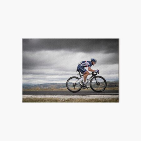 Julian Alaphilippe dans un ciel nuageux Impression rigide