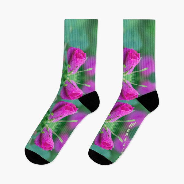 Artikelvorschau, Wildrosenblüte - Mittwoch entworfen und verkauft von MelBolin.