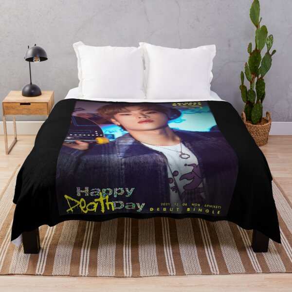 Aperçu de l'œuvre Cadeaux nécessaires Xdinary Heroes Jungsu Happy Death Day Graphic pour les fans créée et vendue par ArianeMoore123.