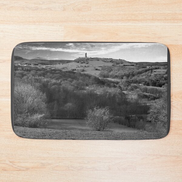 Artikelvorschau, Castle Hill Landschaft B&W entworfen und verkauft von Alisonchambers2.