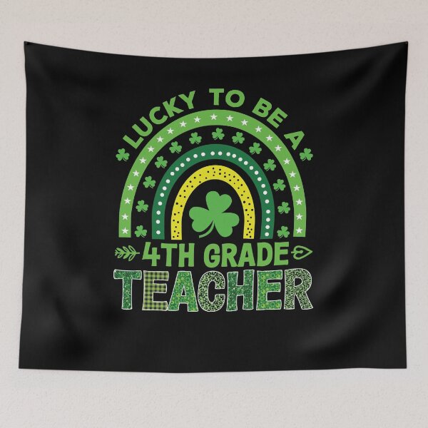 Artikelvorschau, Glücklich, ein Lehrer-Shirt der 4. Klasse, Lehrer-Shirt der vierten Klasse, Team-Kader der vierten Klasse, Patricks Tageshemd, Shamrock-Shirt, Lehrer-T-Stück zu sein entworfen und verkauft von aymob.