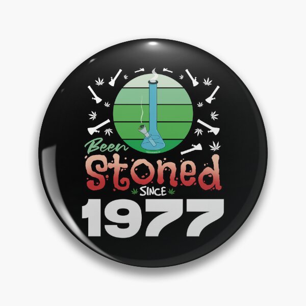 Artikelvorschau, Seit 1977 bekifft (Grüner Retro-Vintage-Sonnenuntergang mit Bong) entworfen und verkauft von YomeHayin.