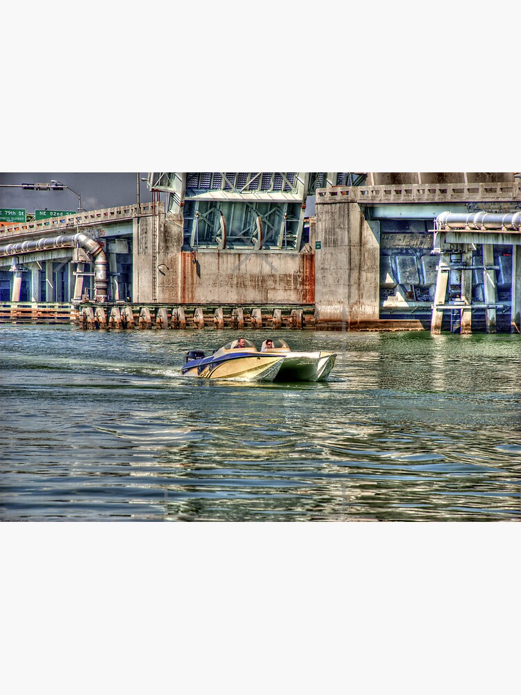 Speedboat Approaches by photorolandi