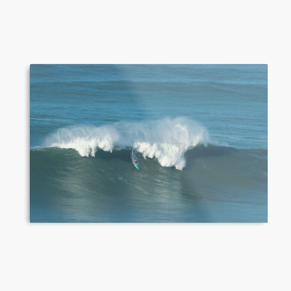 Lienzo Pro Surfer En Olas Xxl En Nazare Portugal De Emergentdesigns Redbubble