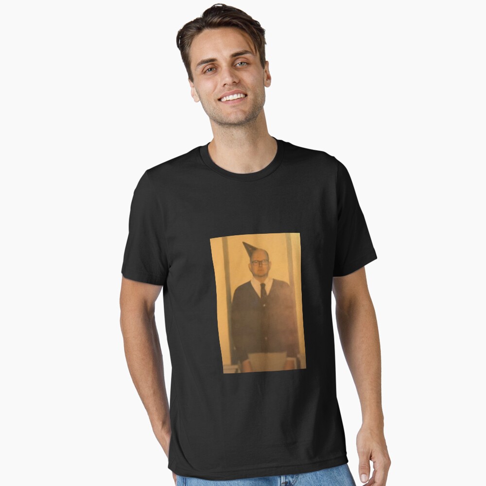 Aperçu de l'œuvre T-shirt essentiel créée et vendue par NickiPost.