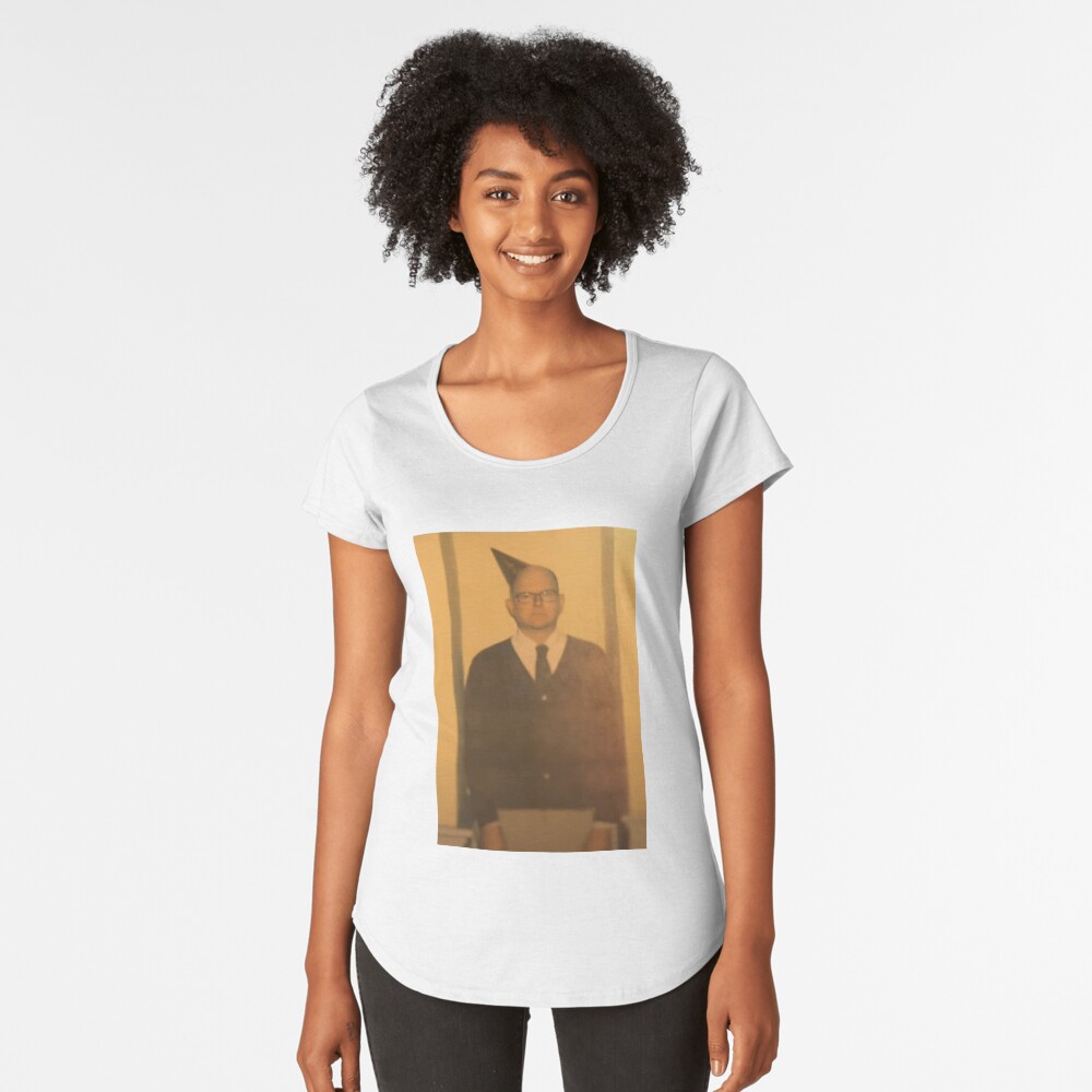 Aperçu de l'œuvre T-shirt premium échancré créée et vendue par NickiPost.