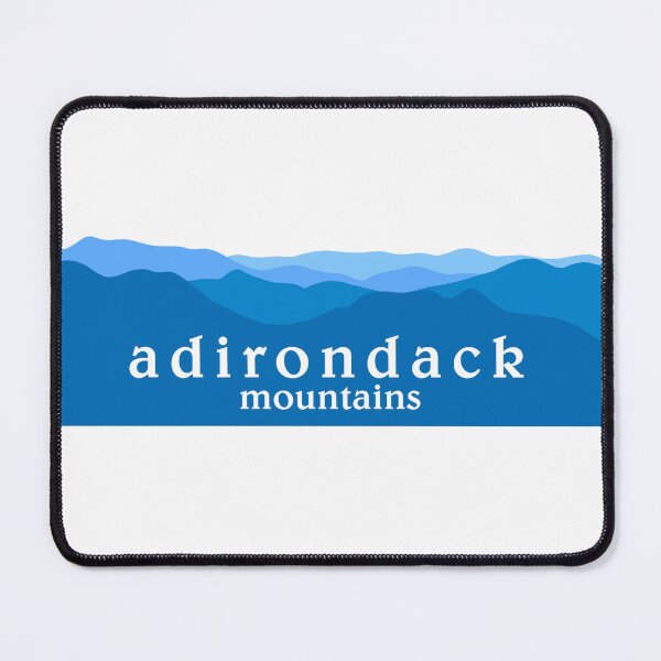 Aperçu de l'œuvre Montagnes des Adirondacks (texte blanc) créée et vendue par PaulinaS.