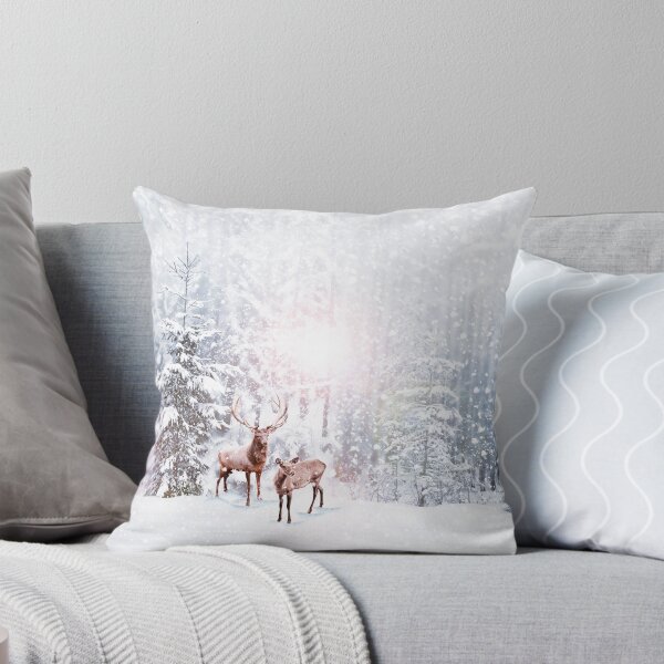 Artikel-Vorschau von Wintermärchenland - Weihnachtsrotwild-Hirsch-Schnee-Bäume, designt und verkauft von DV-LTD.