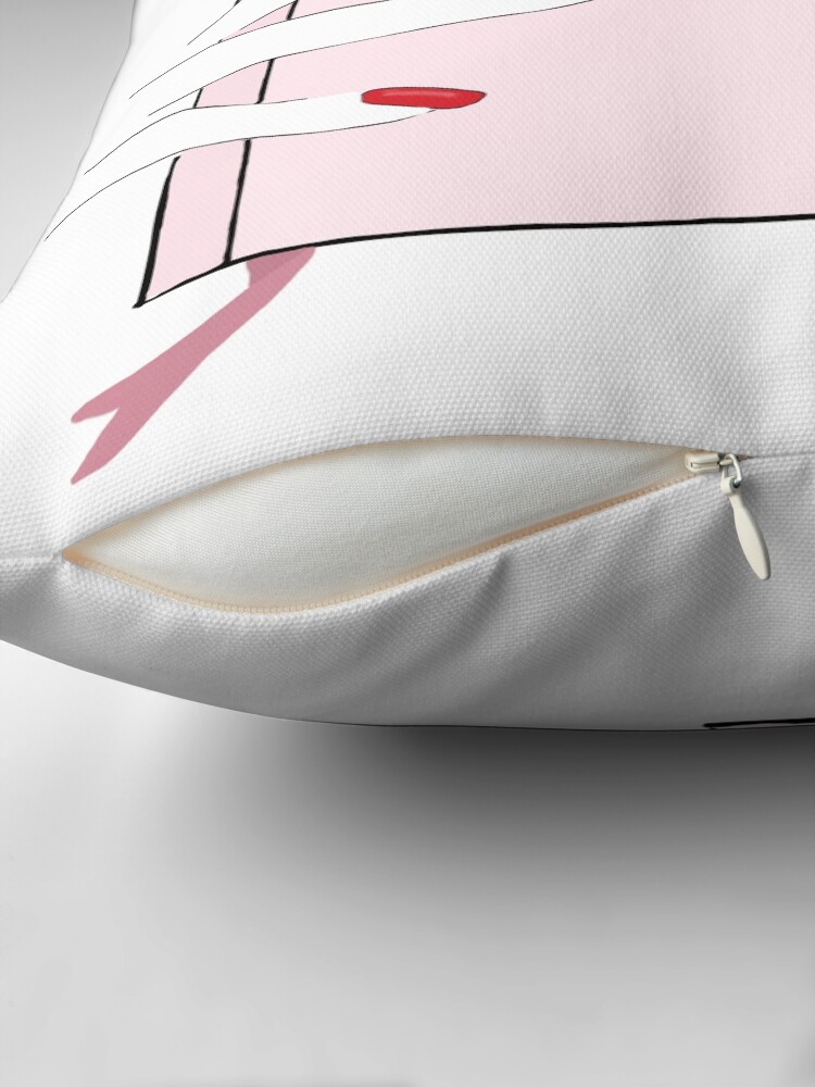 Thumbnail 2 von 4, Kissen, Lashes, Lips, Fingertips & a good book designt und verkauft von joandarlingsbks.