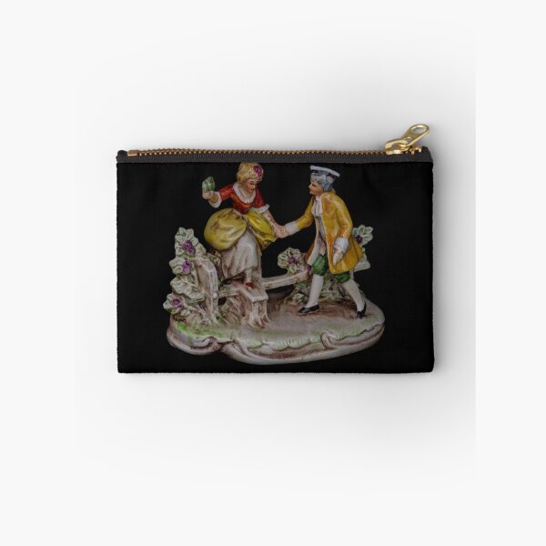 Aperçu de l'œuvre Antique Porcelain Figurines créée et vendue par axp7884.