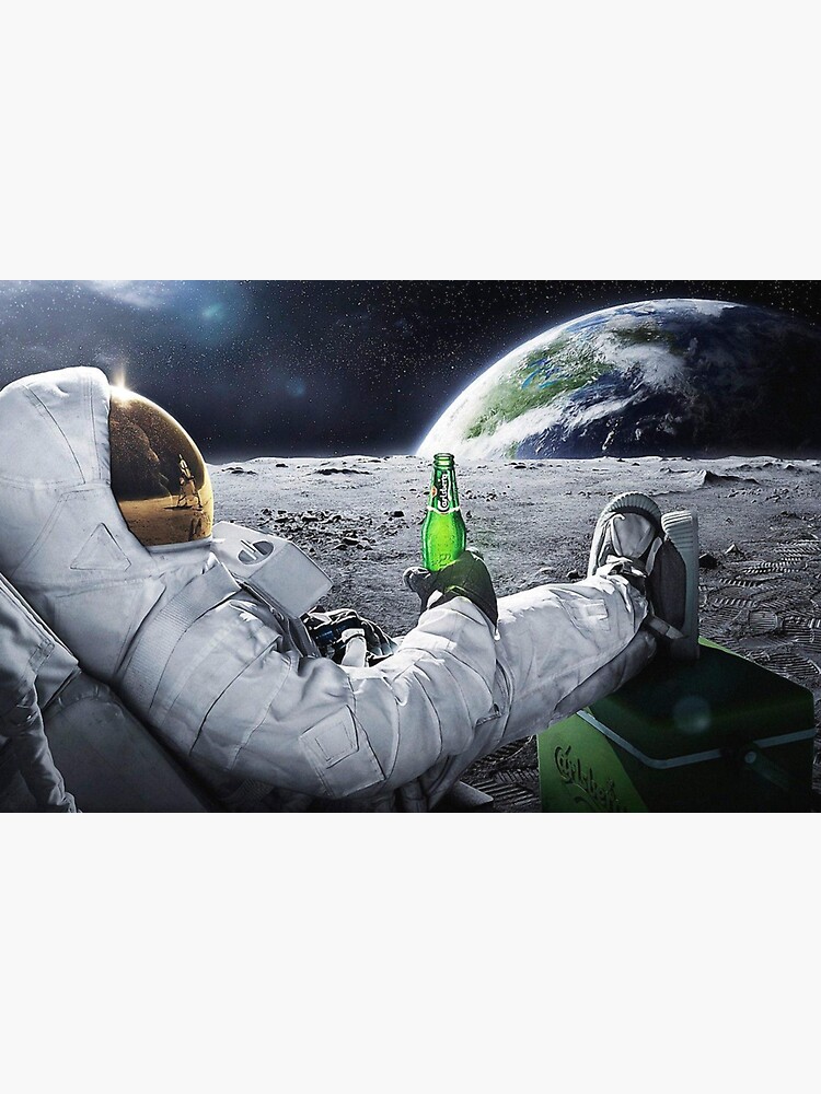 Astronaut trinkt Bier auf dem Mond hd