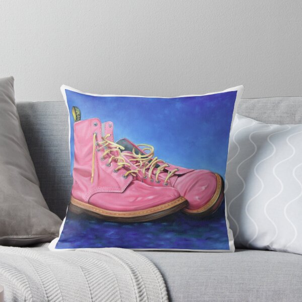 Aperçu de l'œuvre Une paire de rose Dr Martens créée et vendue par Richard Mountford.