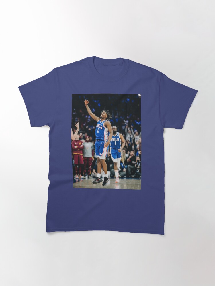 Discover Tyrese Maxey #0 Celebrate Three Points Classic T-Shirt