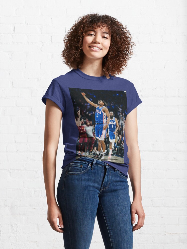 Discover Tyrese Maxey #0 Celebrate Three Points Classic T-Shirt