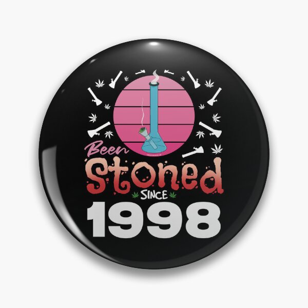 Artikelvorschau, Seit 1998 bekifft (Pink Retro Vintage Sonnenuntergang mit Bong) entworfen und verkauft von YomeHayin.