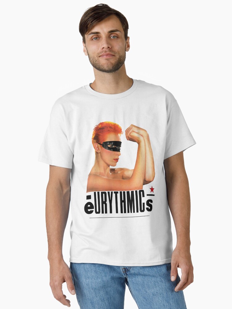 Aperçu 1 sur 7. T-shirt classique avec l'œuvre Eurythmique - Annie Lennox - Dave Stewart créée et vendue par Amberlenoxe.