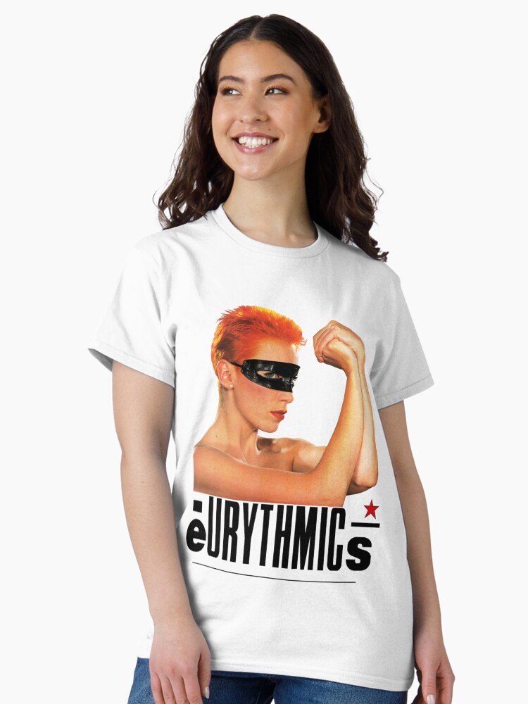 Aperçu 2 sur 7. T-shirt classique avec l'œuvre Eurythmique - Annie Lennox - Dave Stewart créée et vendue par Amberlenoxe.