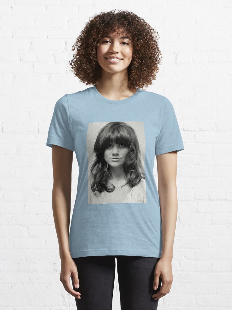 Discover Linda Ronstadt  Classic T-Shirt Essential T-Shirt