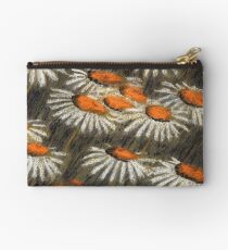 kamillen wiese Studio Pouch