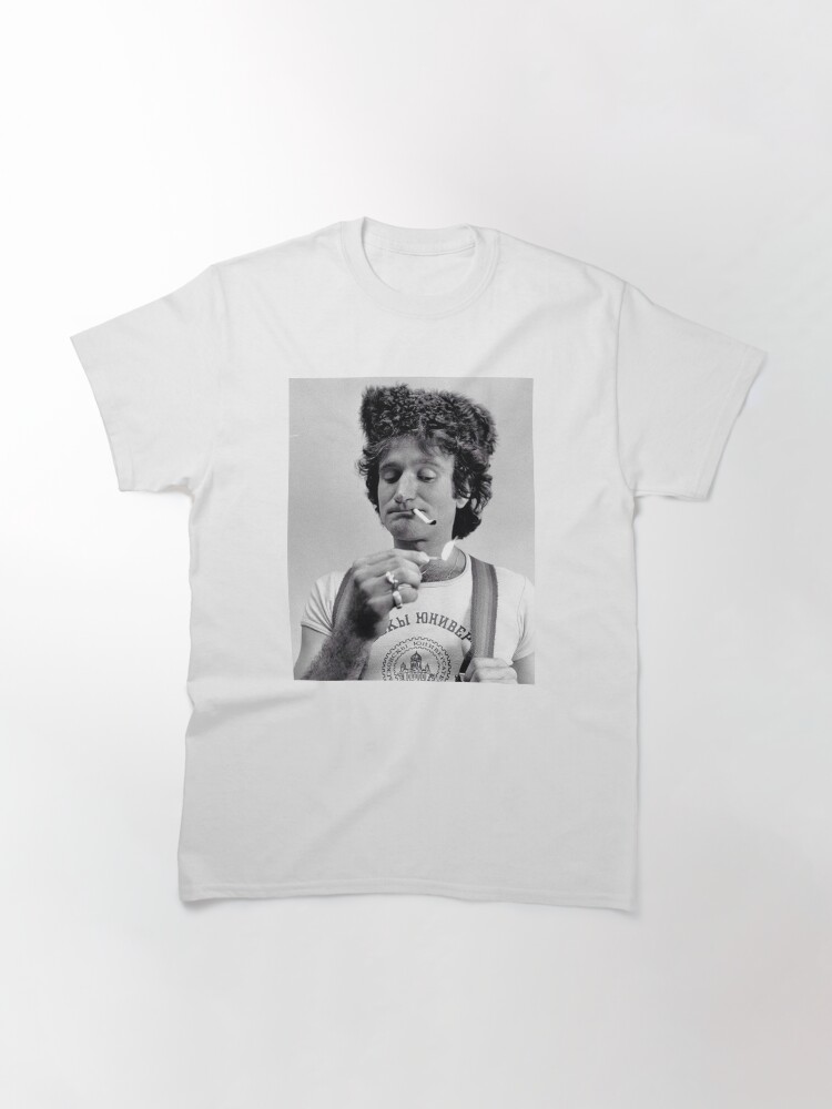 Aperçu 3 sur 7. T-shirt classique avec l'œuvre Rouge-gorge russe créée et vendue par gintrauma.