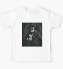 Night garden vine Kids Tee