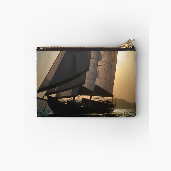 Artikelvorschau, sailboat sailing entworfen und verkauft von laikaincosmos.