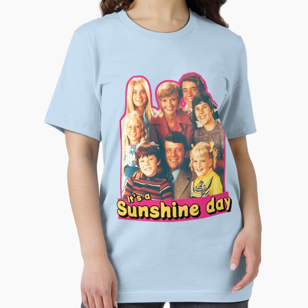 Artikel-Vorschau von Brady Bunch / Es ist ein Sonnenscheintag, designt und verkauft von Cuttintees.