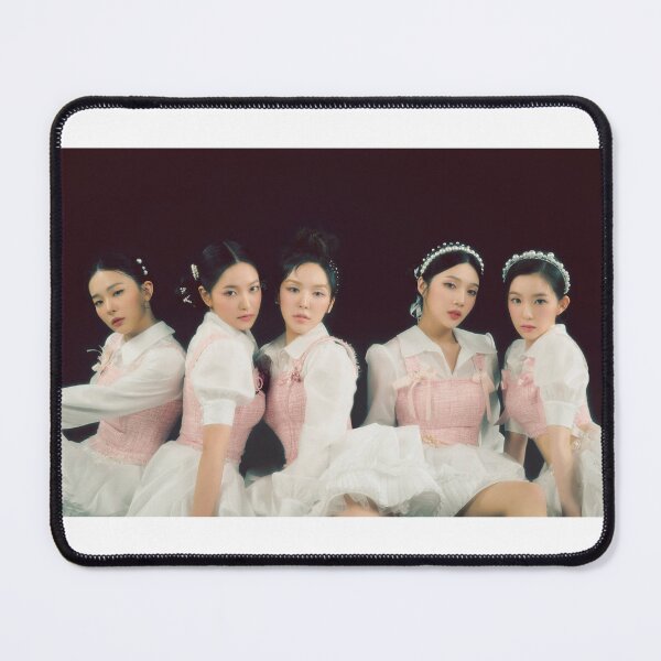 Artikelvorschau, Red Velvet „Feel My Rhythm“ – Calmato entworfen und verkauft von HaloHaloShine.