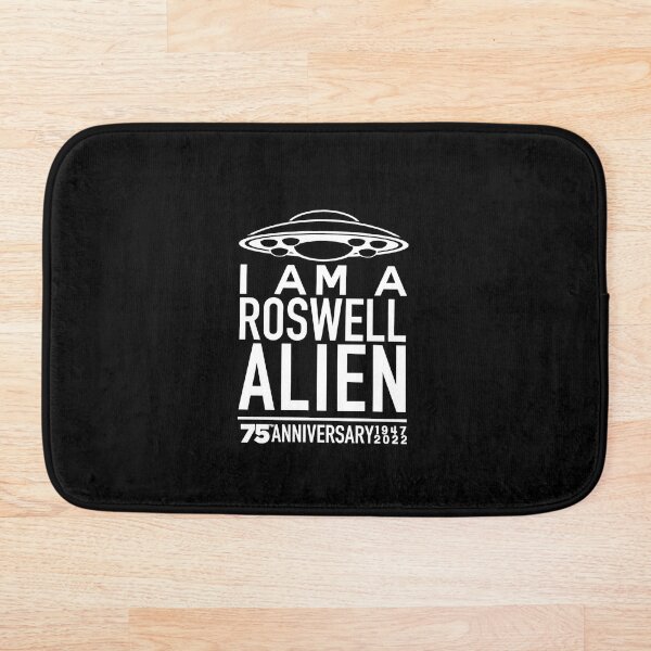 Aperçu de l'œuvre 75e anniversaire de Roswell Je suis un extraterrestre blanc créée et vendue par DeadlyThreads.
