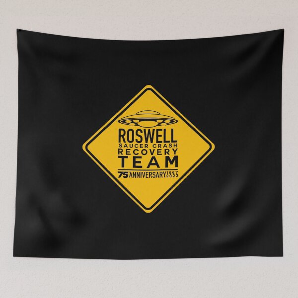 Aperçu de l'œuvre Panneau routier de l'équipe de récupération du 75e anniversaire de Roswell créée et vendue par DeadlyThreads.